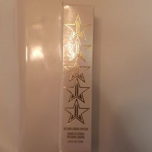 Jeffree Star liquid lipstick in shade "Karma"